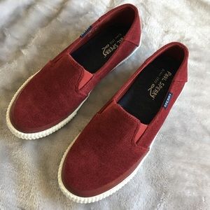 BNWOT Red sperry size 7